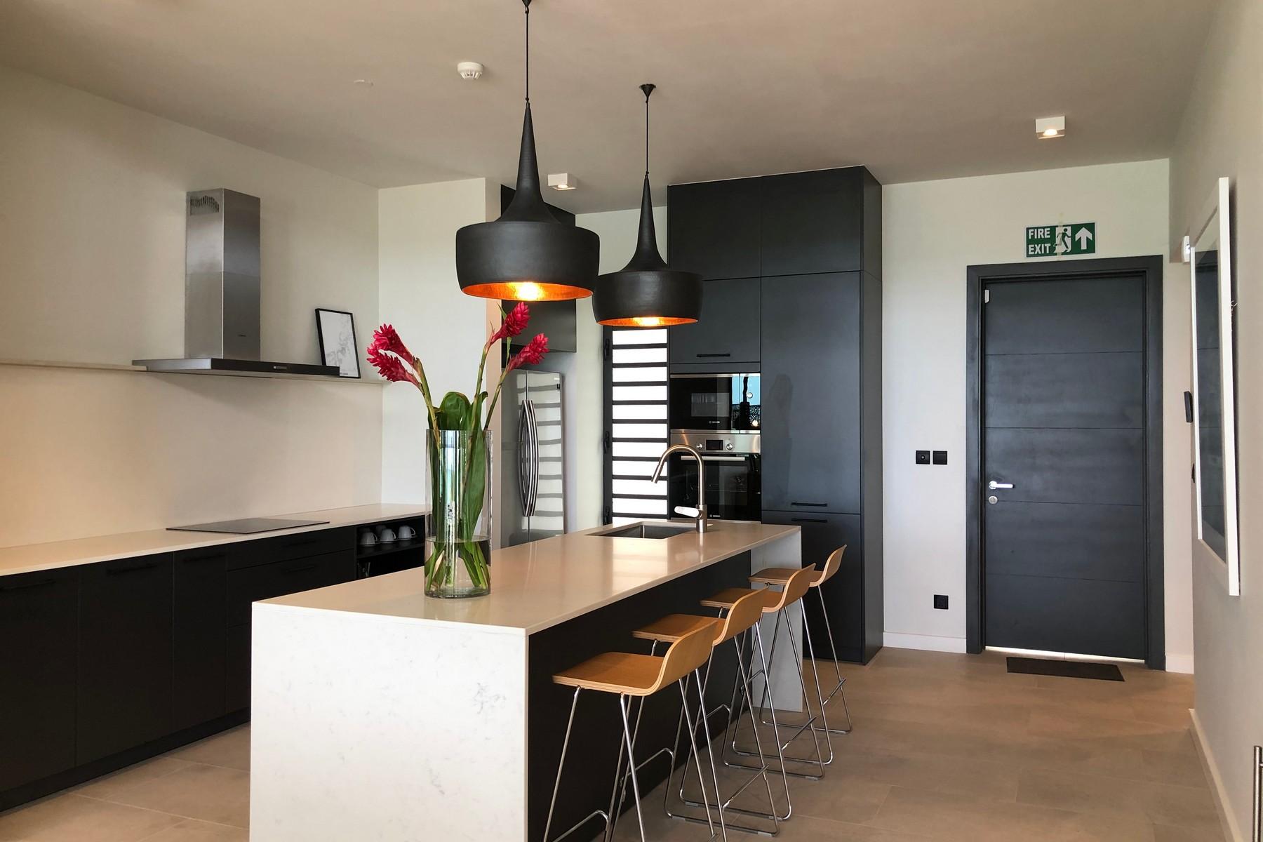 Pointe D'Azur Living, Penthouse — 3