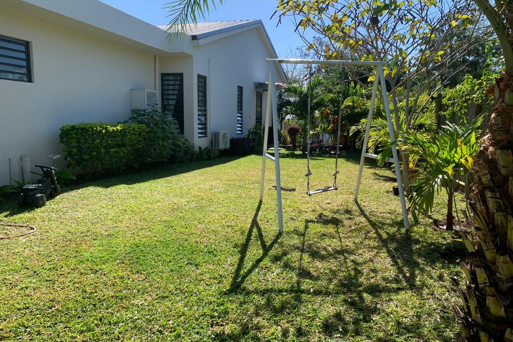La Riviera Villa — 24