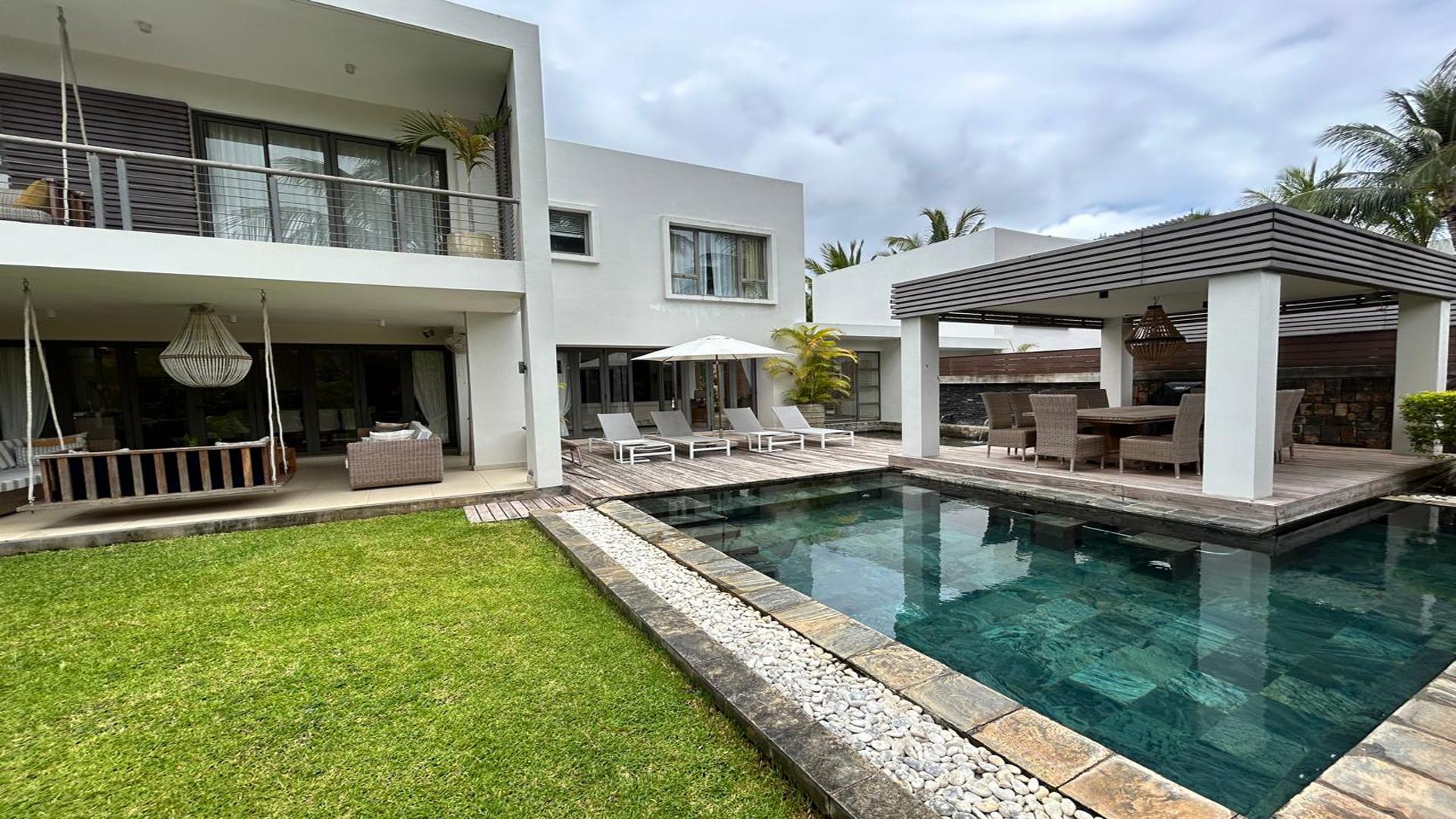 Le Rivage -pocket listing — 17