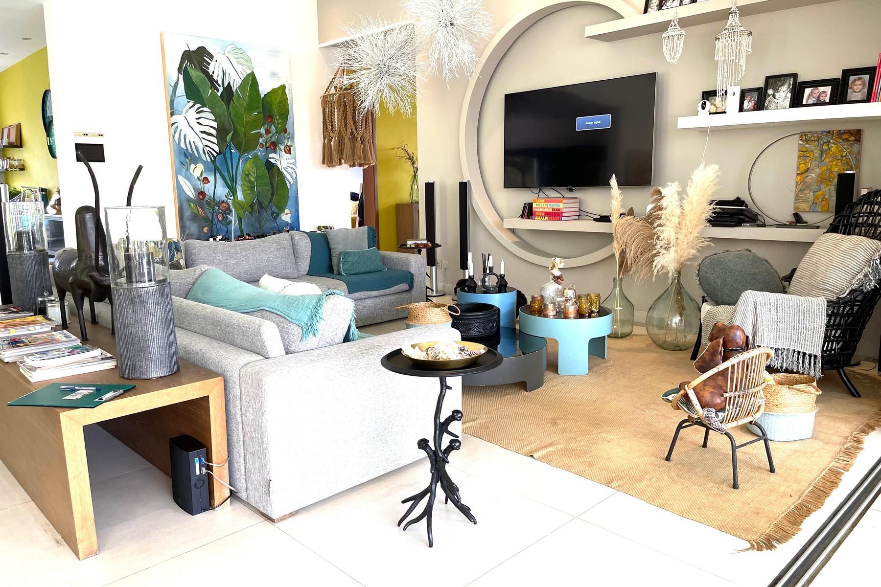 Luxury Living — 6