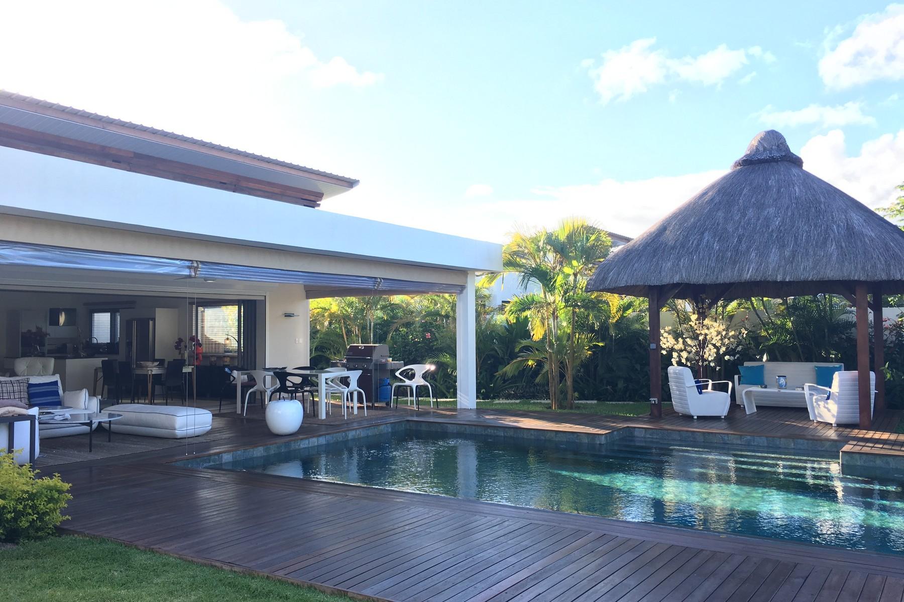 Designer Villa In a Tropical Surround — 21