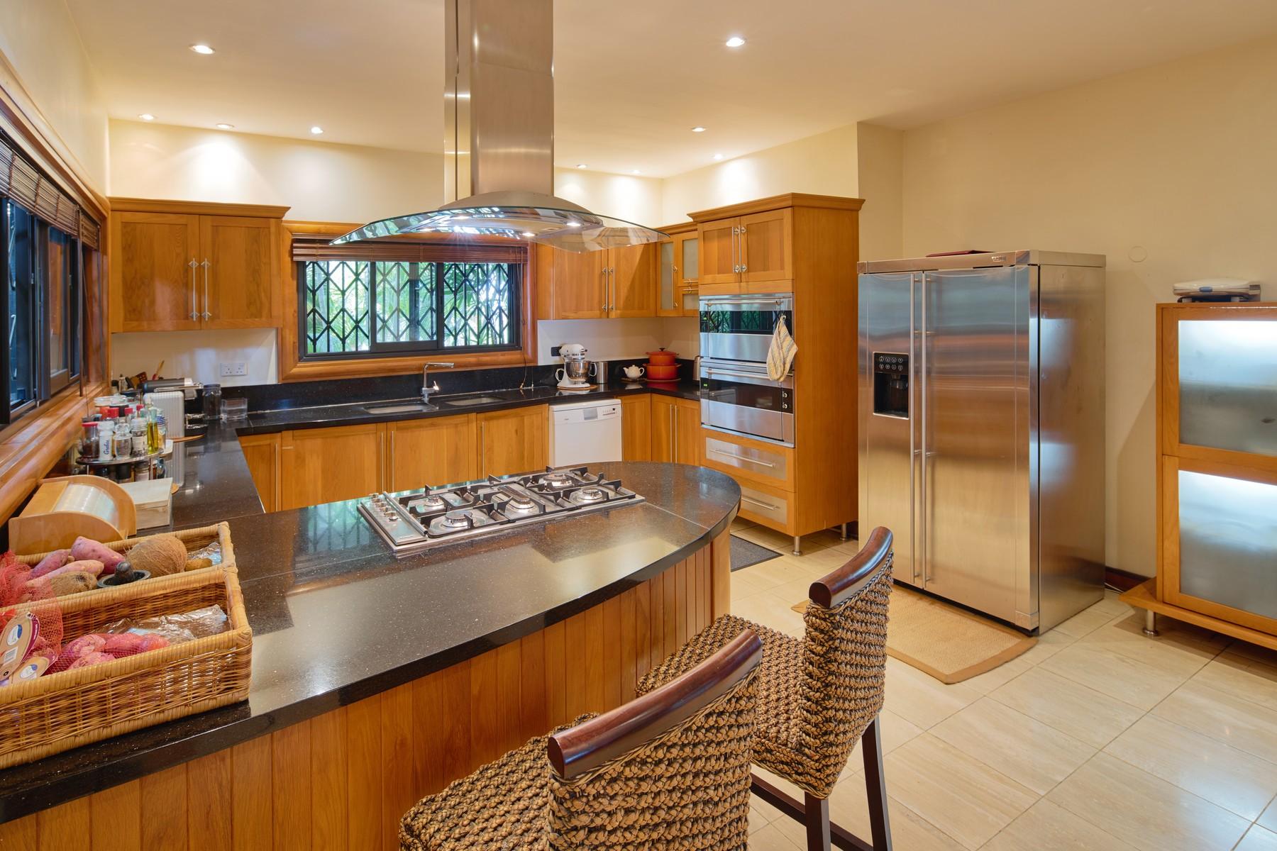 Luxury Family Waterfront Villa — 13