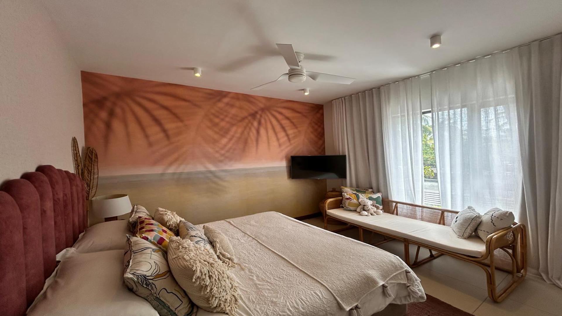 Le Rivage -pocket listing — 10