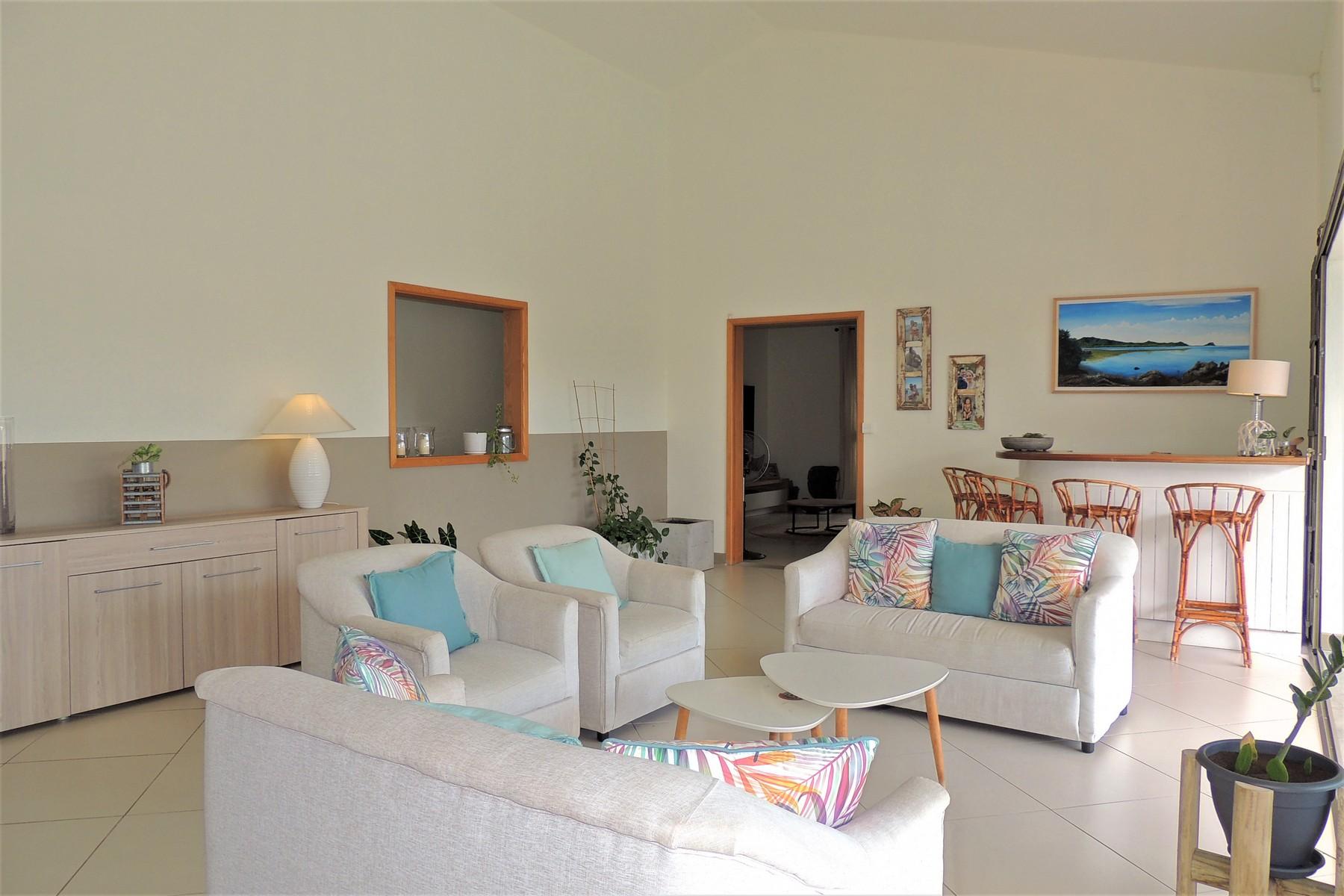 La Riviera Villa — 3