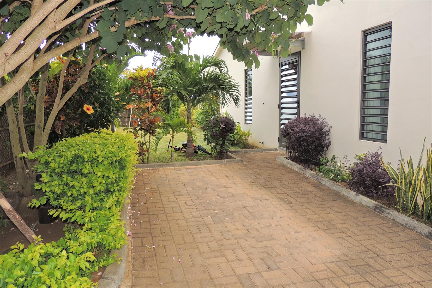 La Riviera Villa — 18