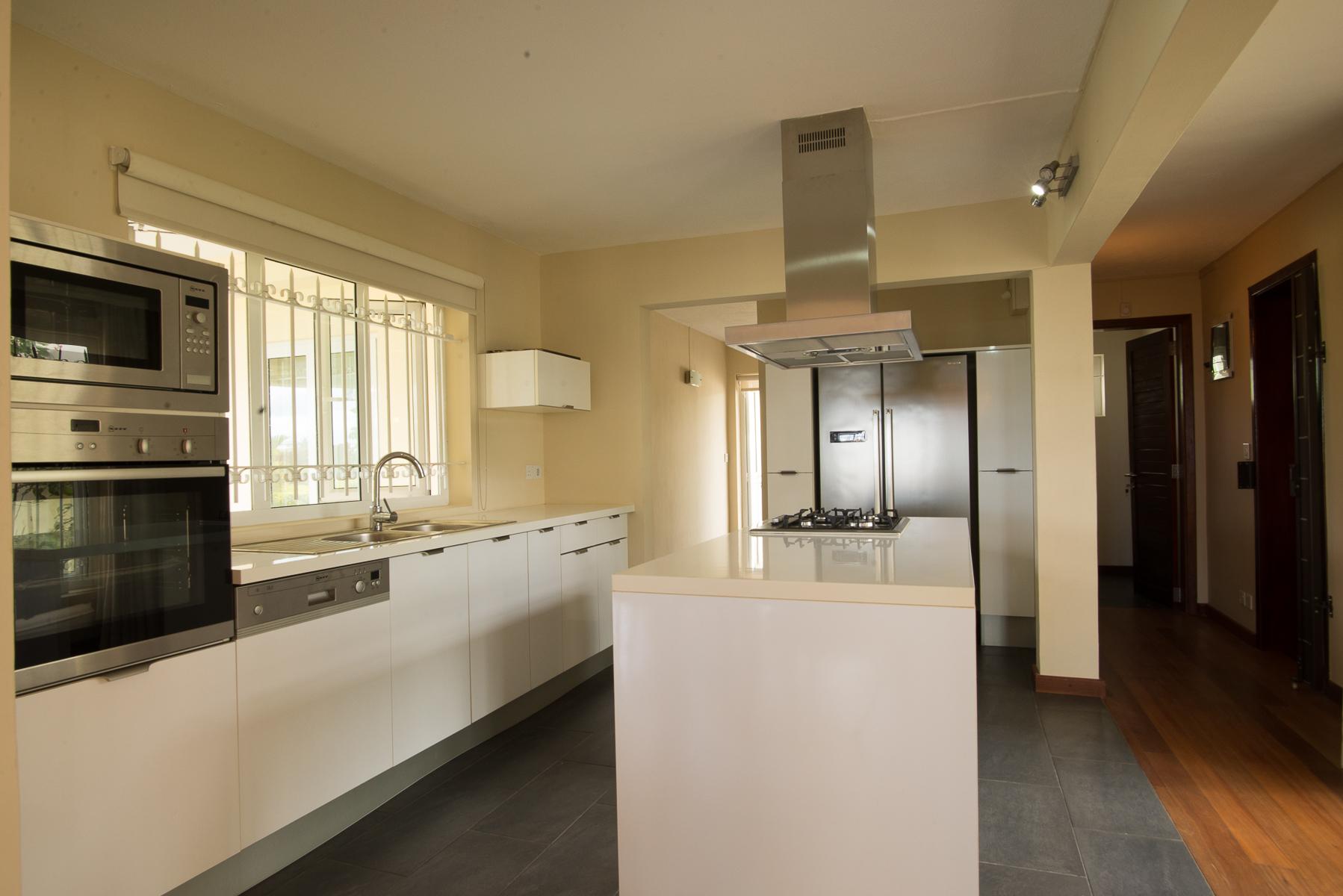 Contemporay Villa in Moka — 3