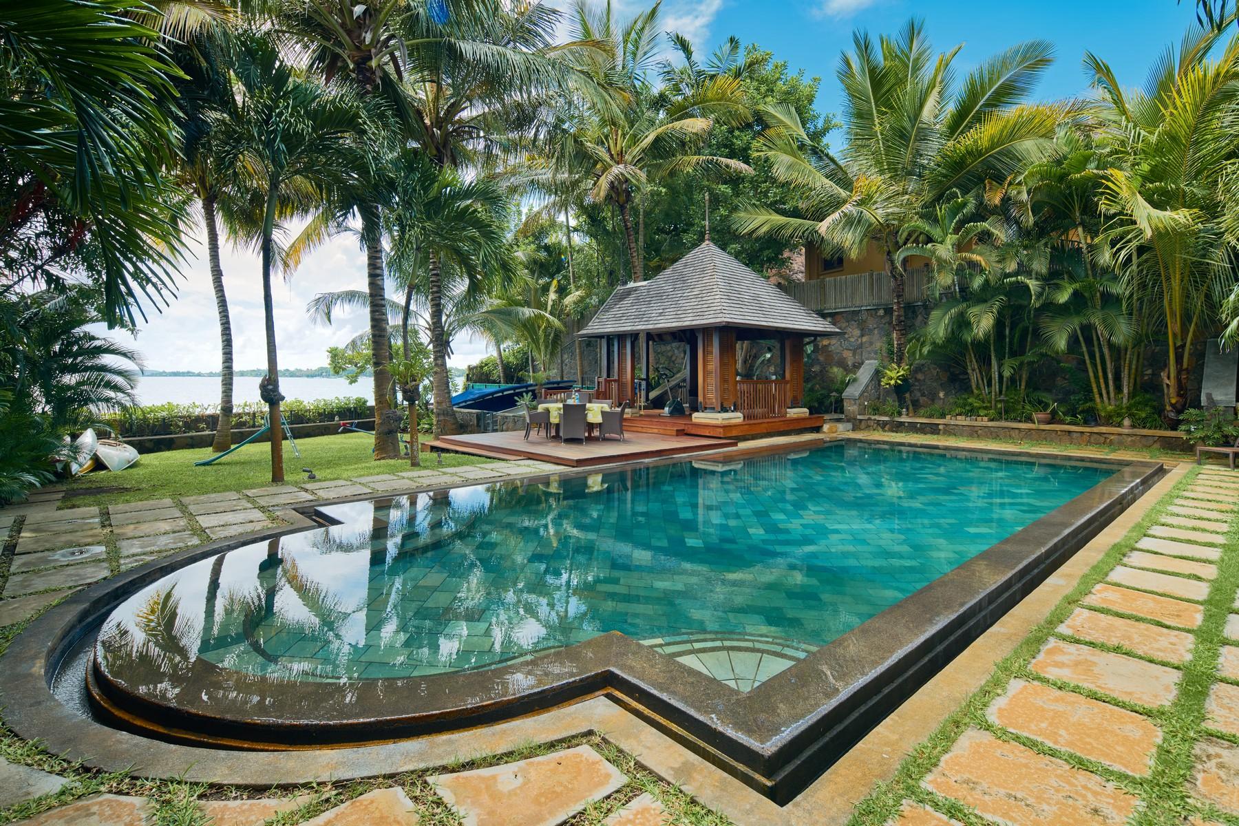 Luxury Family Waterfront Villa — 5