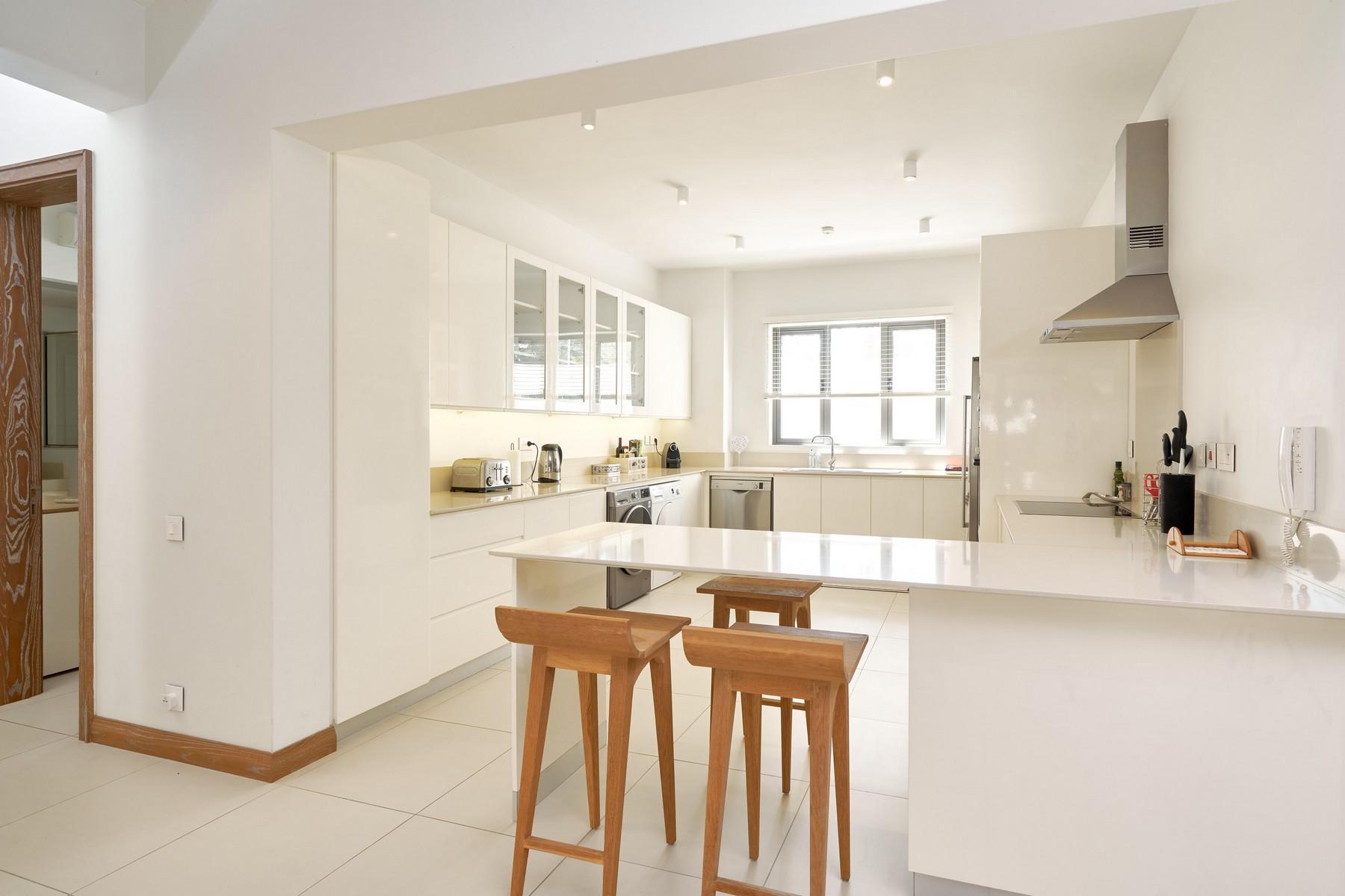 Stylish Living — 8