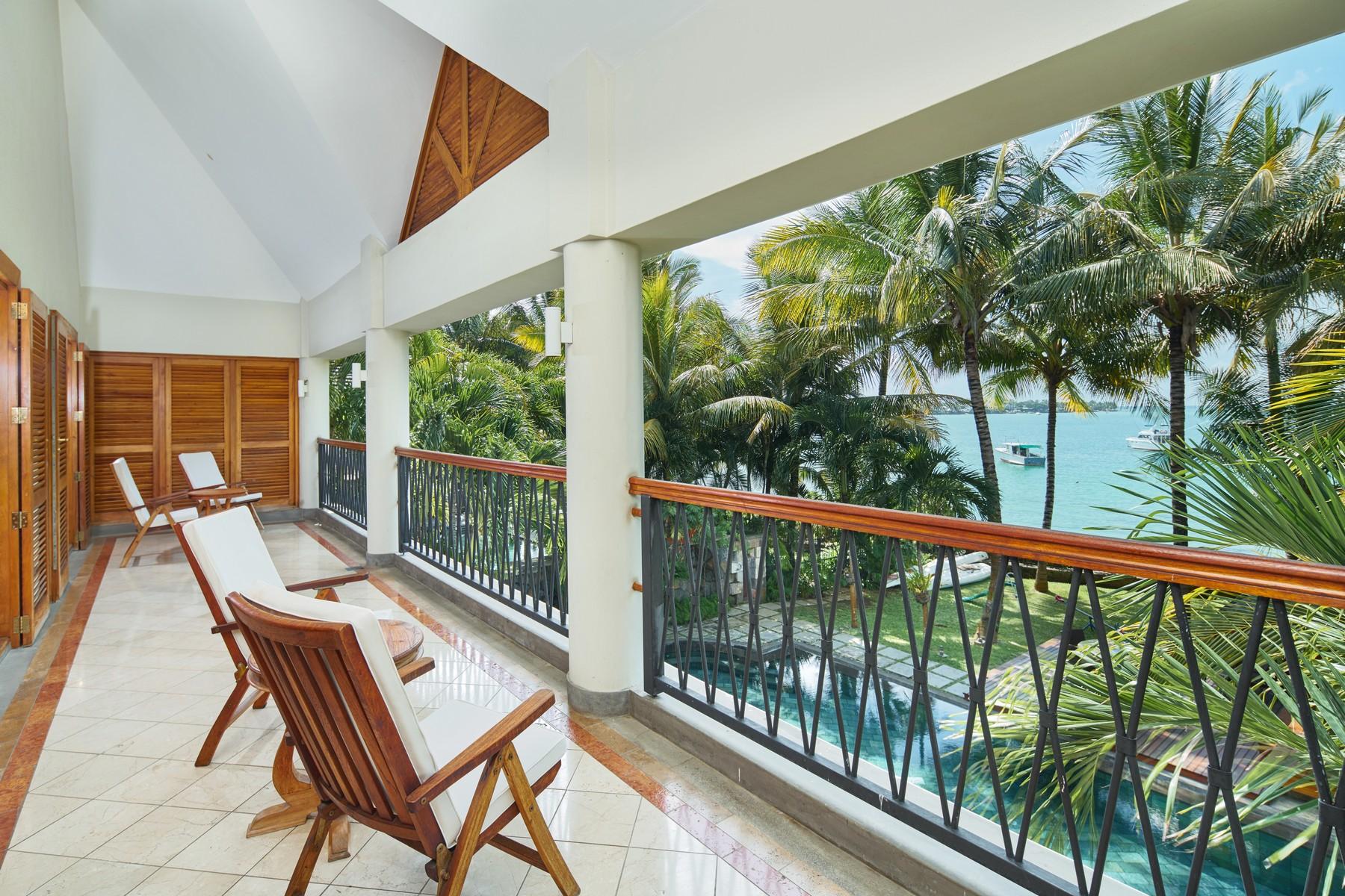 Luxury Family Waterfront Villa — 17
