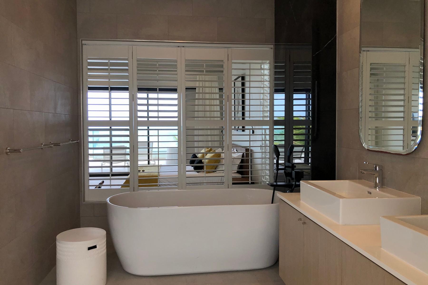 Pointe D'Azur Living, Penthouse — 14