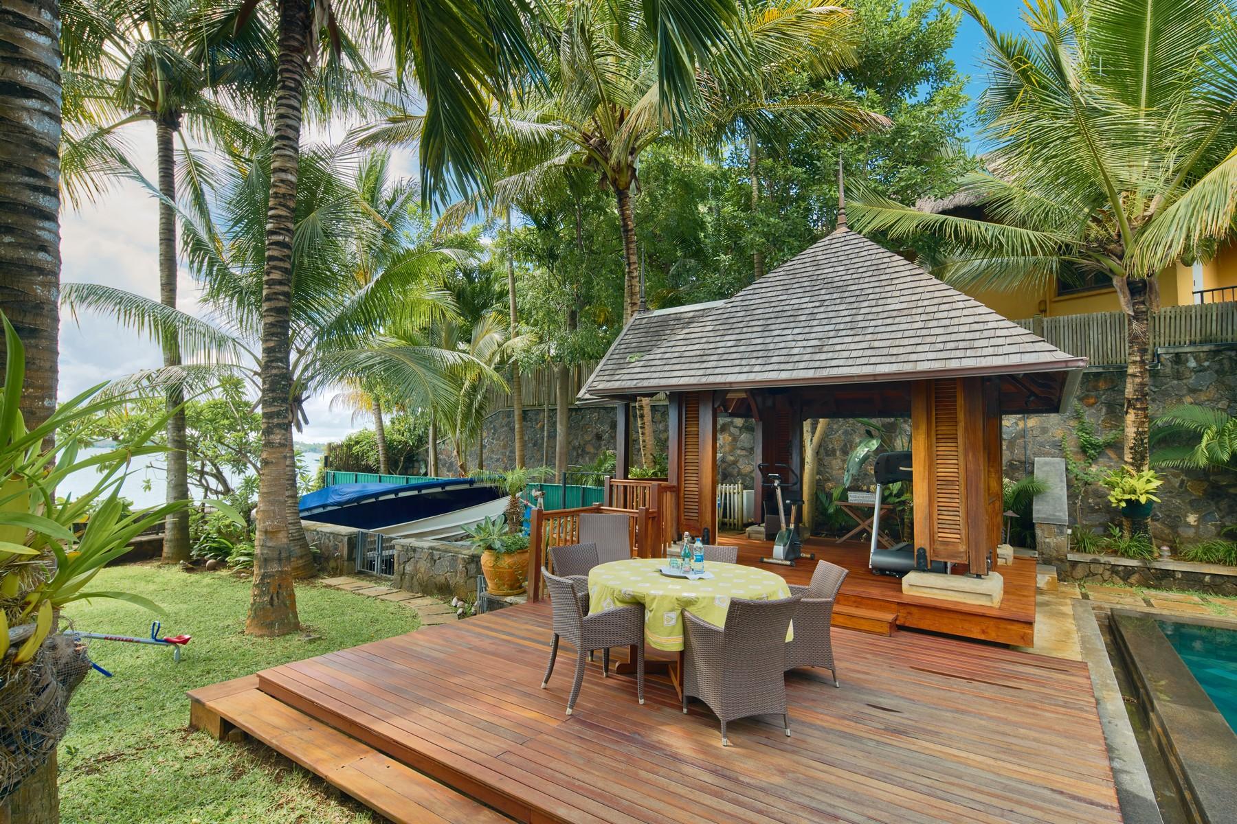 Luxury Family Waterfront Villa — 4