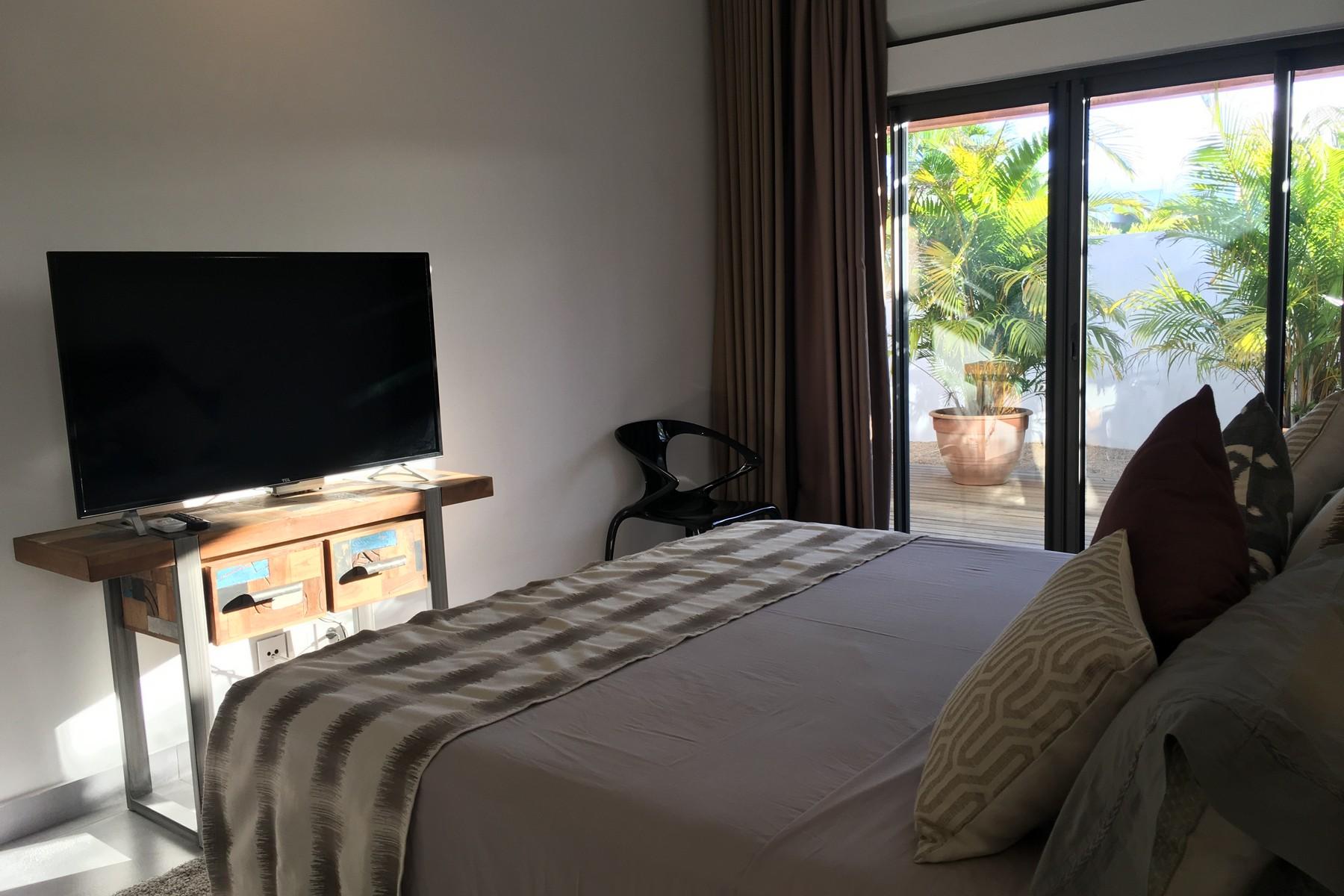 Designer Villa In a Tropical Surround — 11