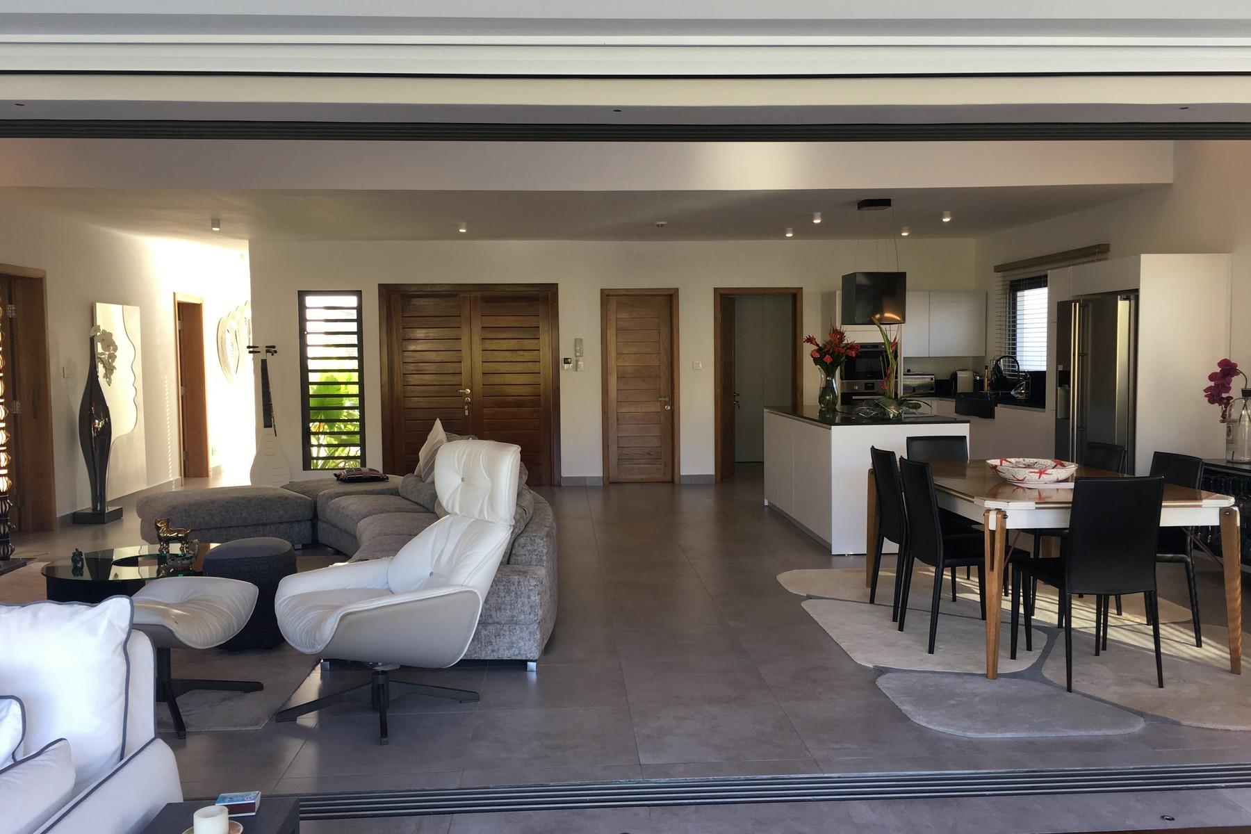 Designer Villa In a Tropical Surround — 5