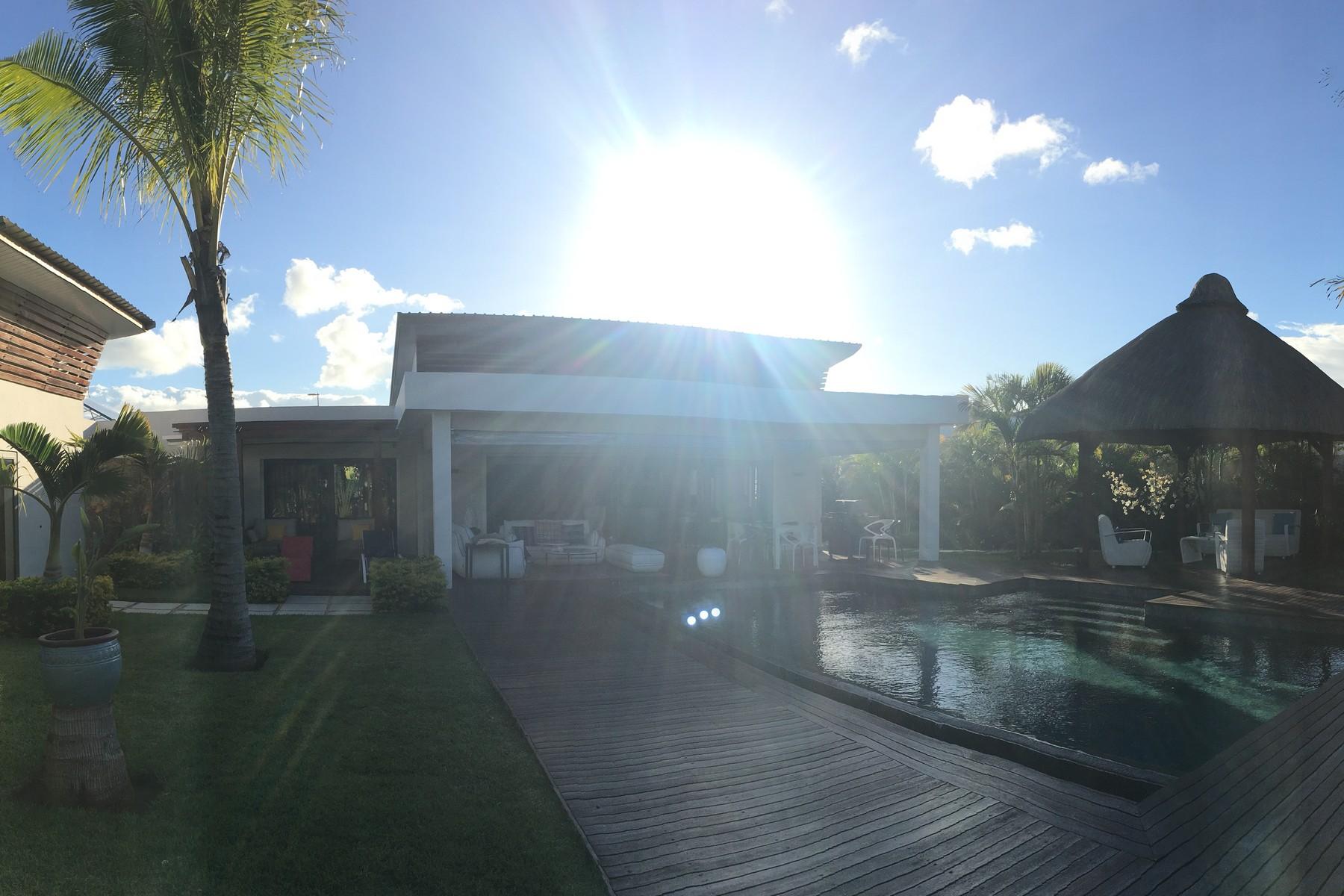 Designer Villa In a Tropical Surround — 13