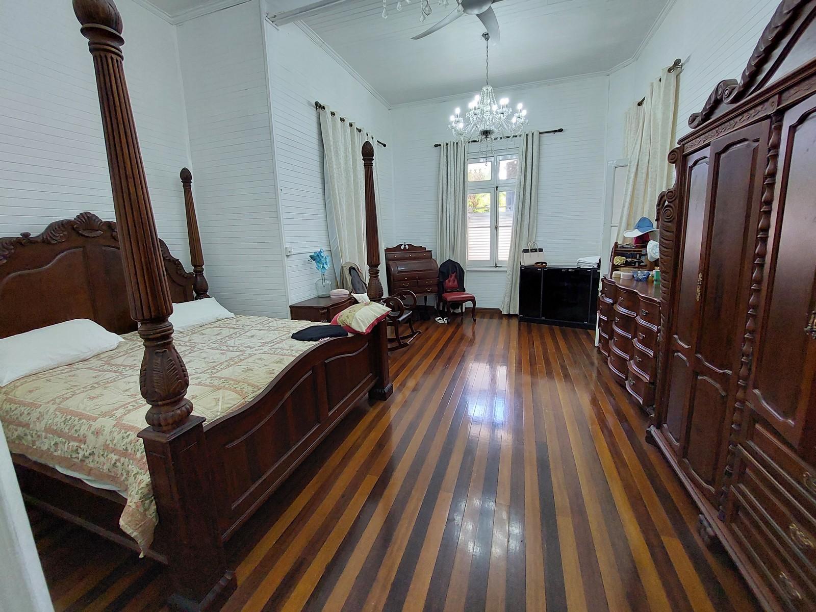 The colonial Splendor  — 12