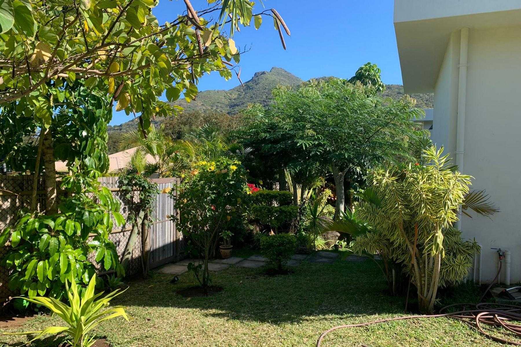 La Riviera Villa — 19