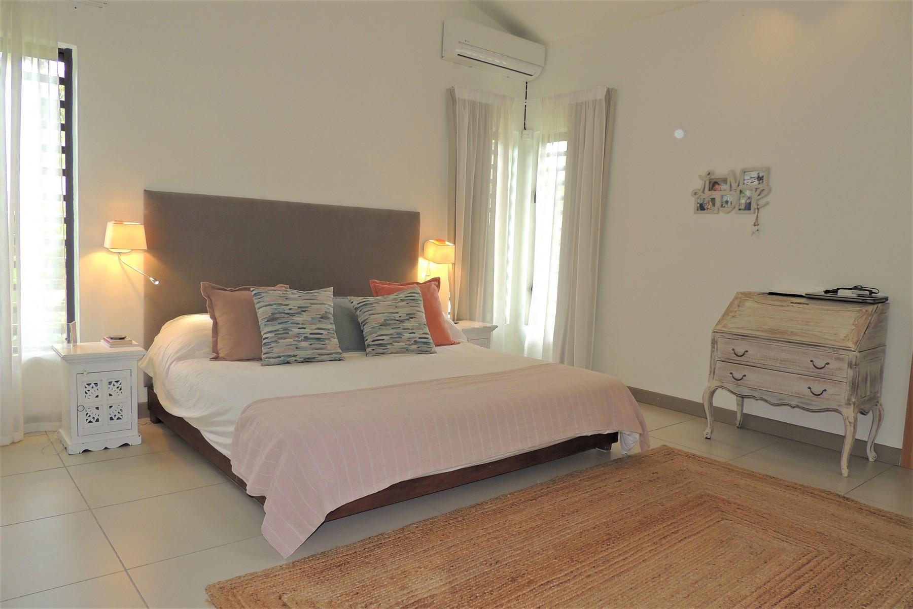 La Riviera Villa — 11