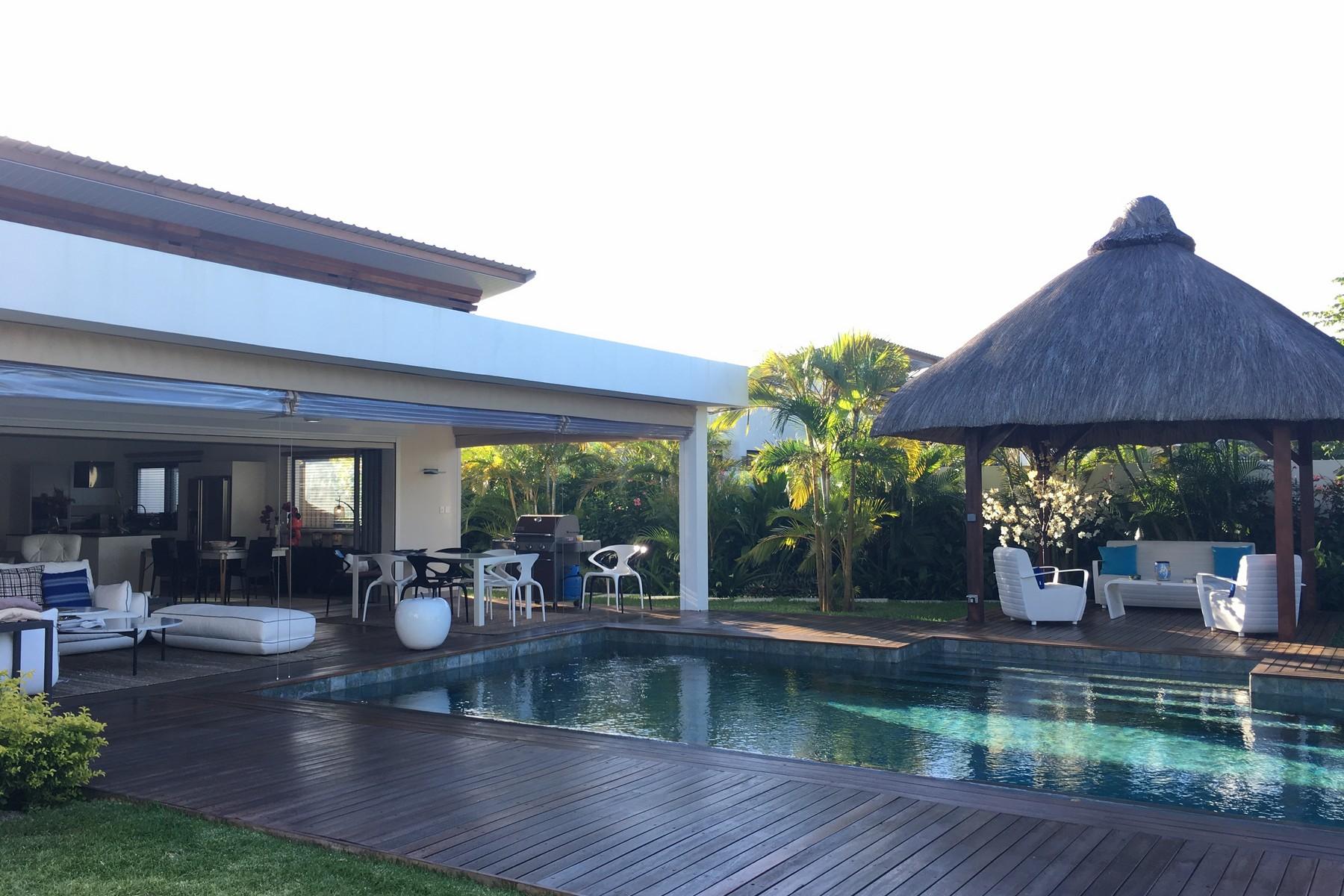 Designer Villa In a Tropical Surround — 20
