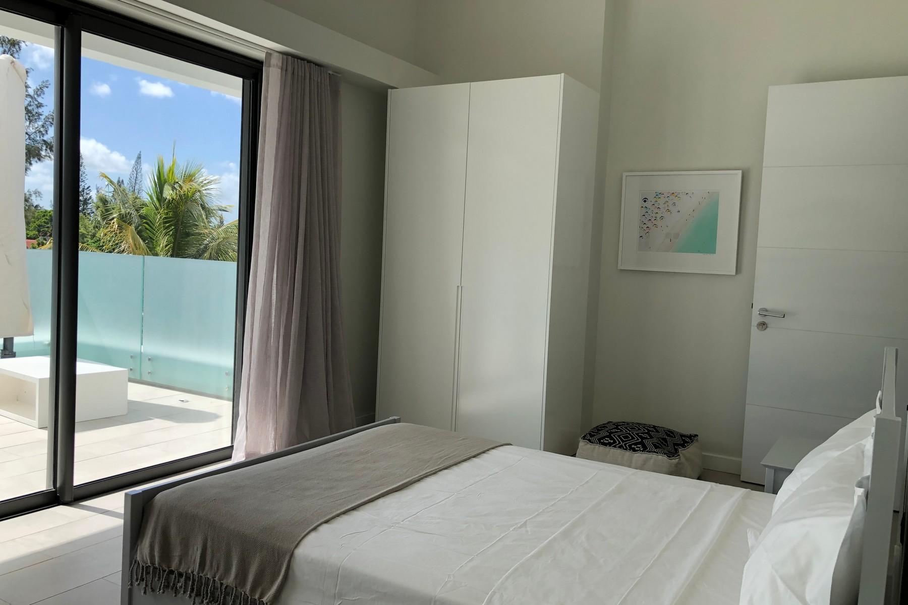 Pointe D'Azur Living, Penthouse — 13
