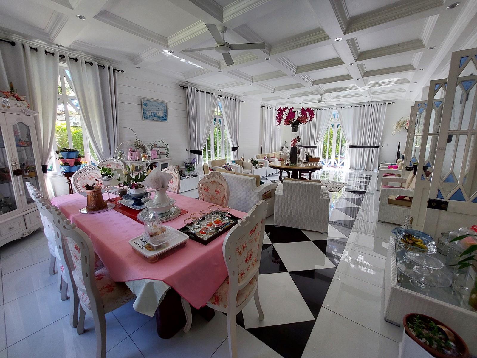 The colonial Splendor  — 4