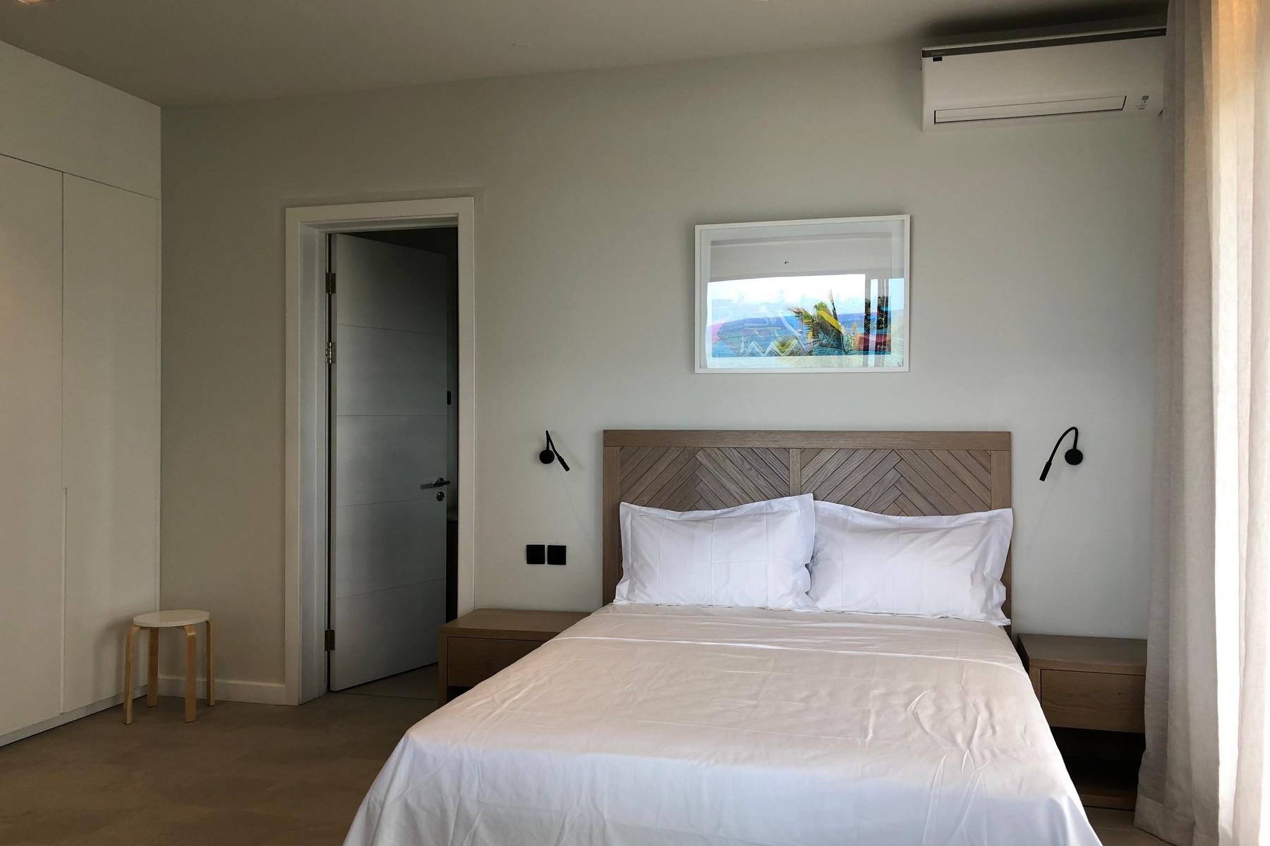 Pointe D'Azur Living, Penthouse — 12