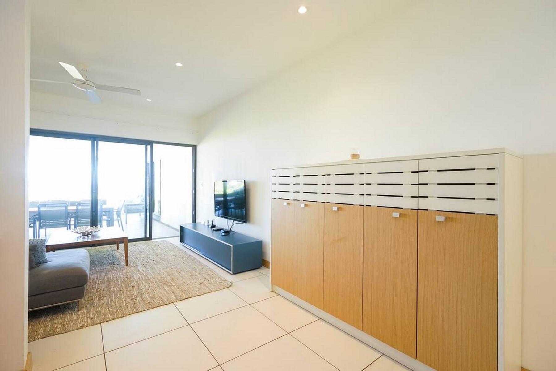 Shades Of Blue Apartment — 6