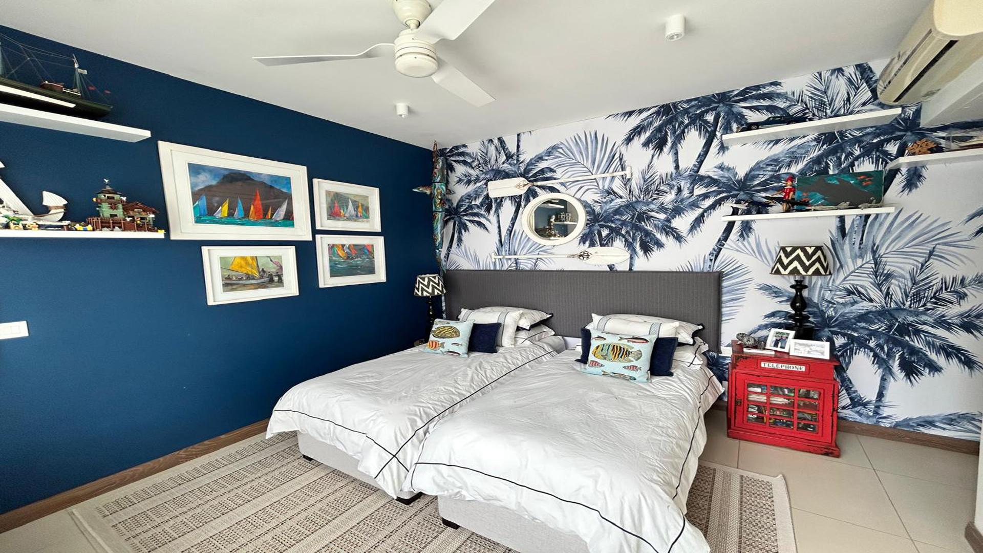 Le Rivage -pocket listing — 5