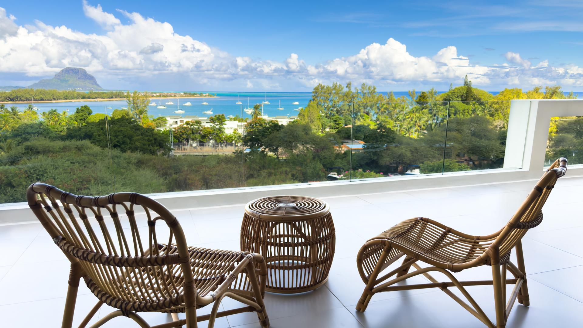  Sea View Spotlight — 13