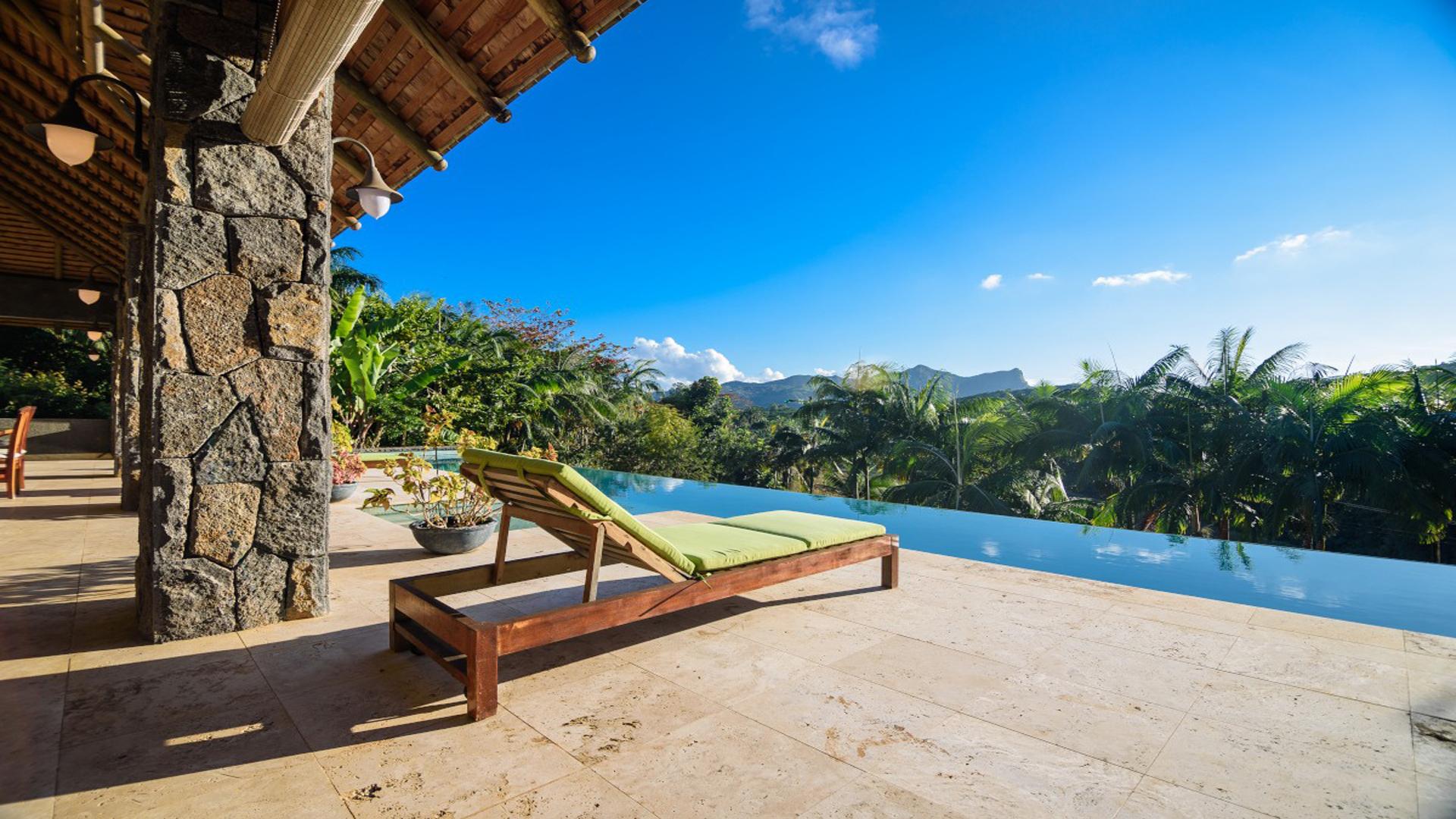 The Quiet Gardens of Chamarel — 2