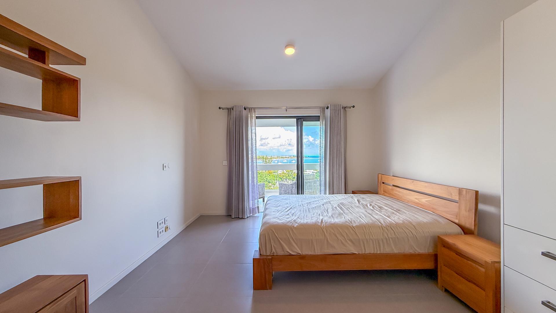  Sea View Spotlight — 7