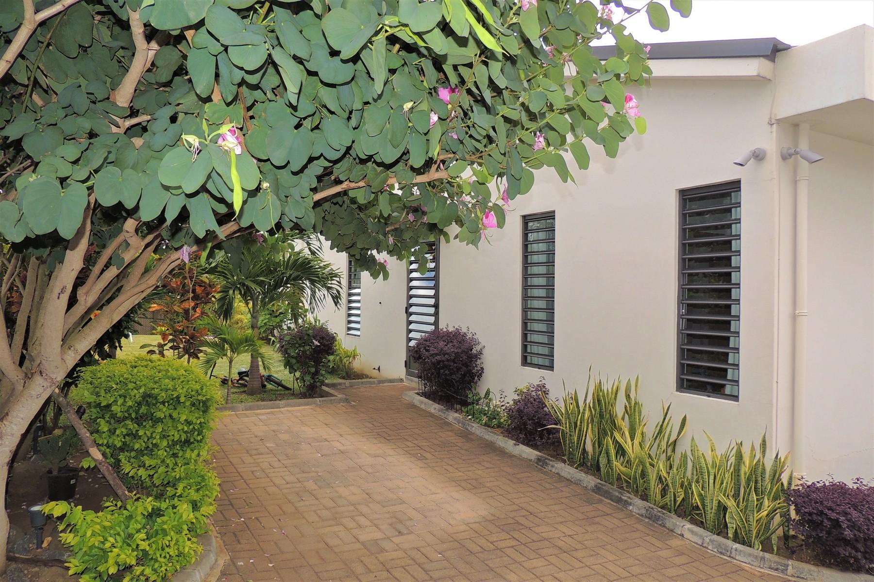 La Riviera Villa — 17