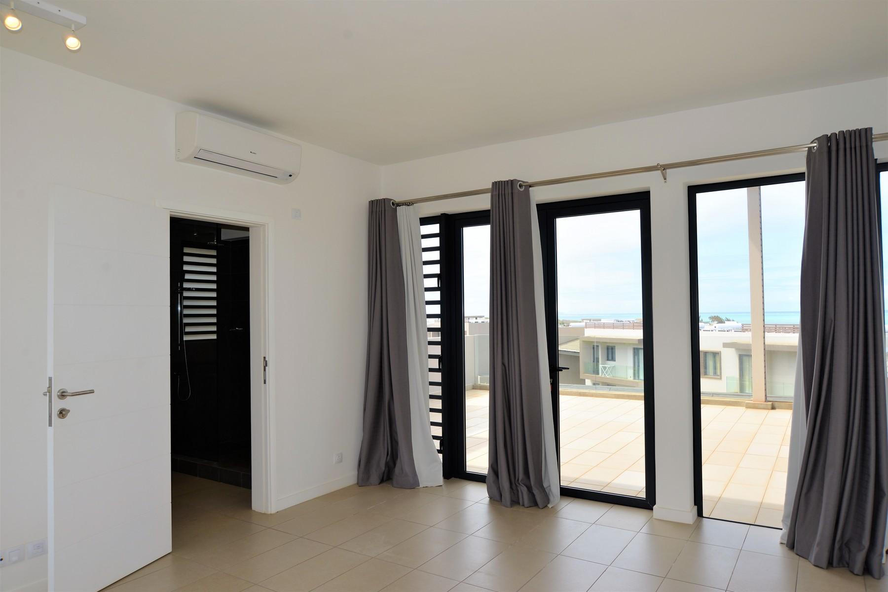 Modern & Spacious Sea-View Penthouse — 5