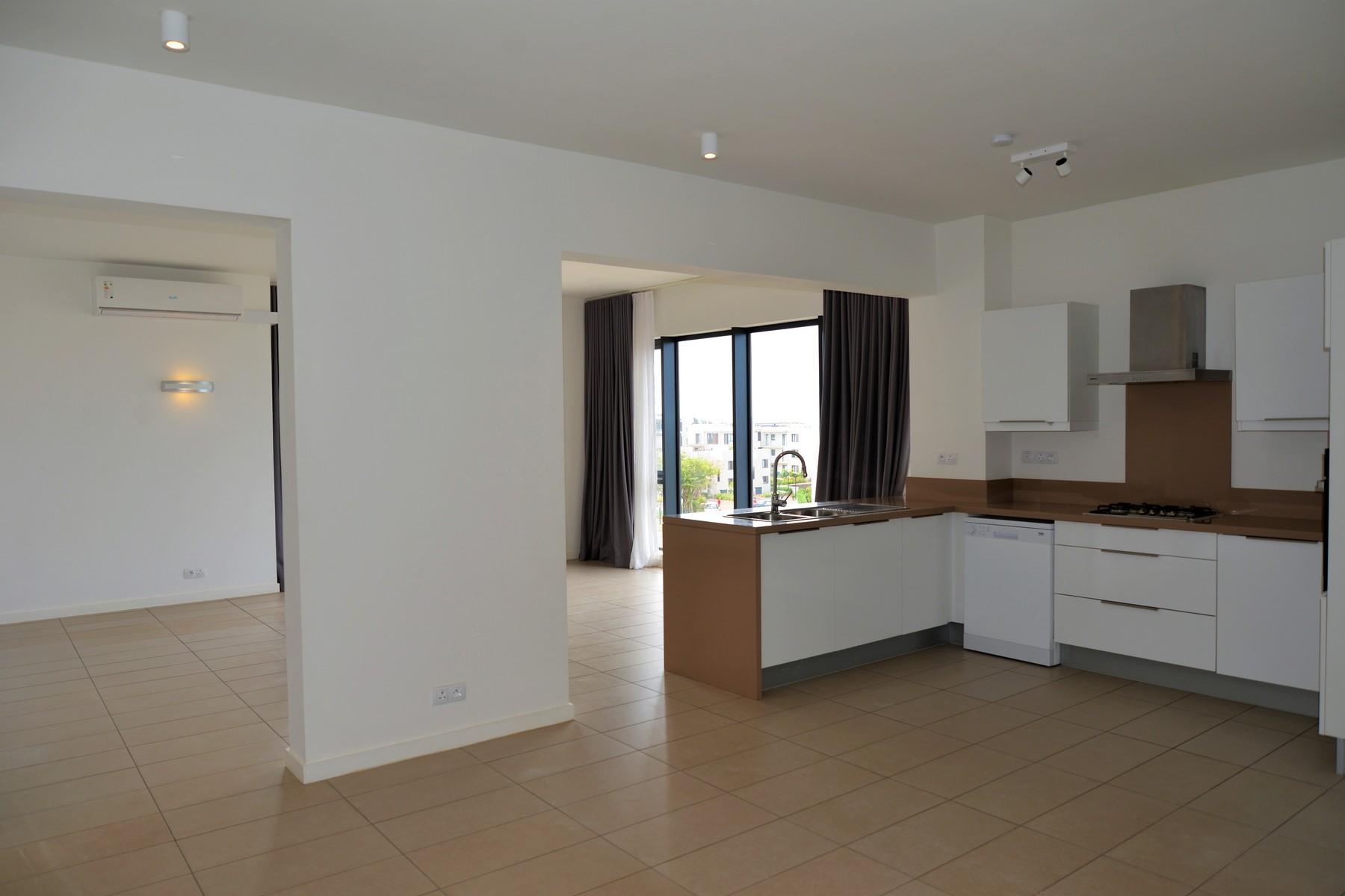 Modern & Spacious Sea-View Penthouse — 4