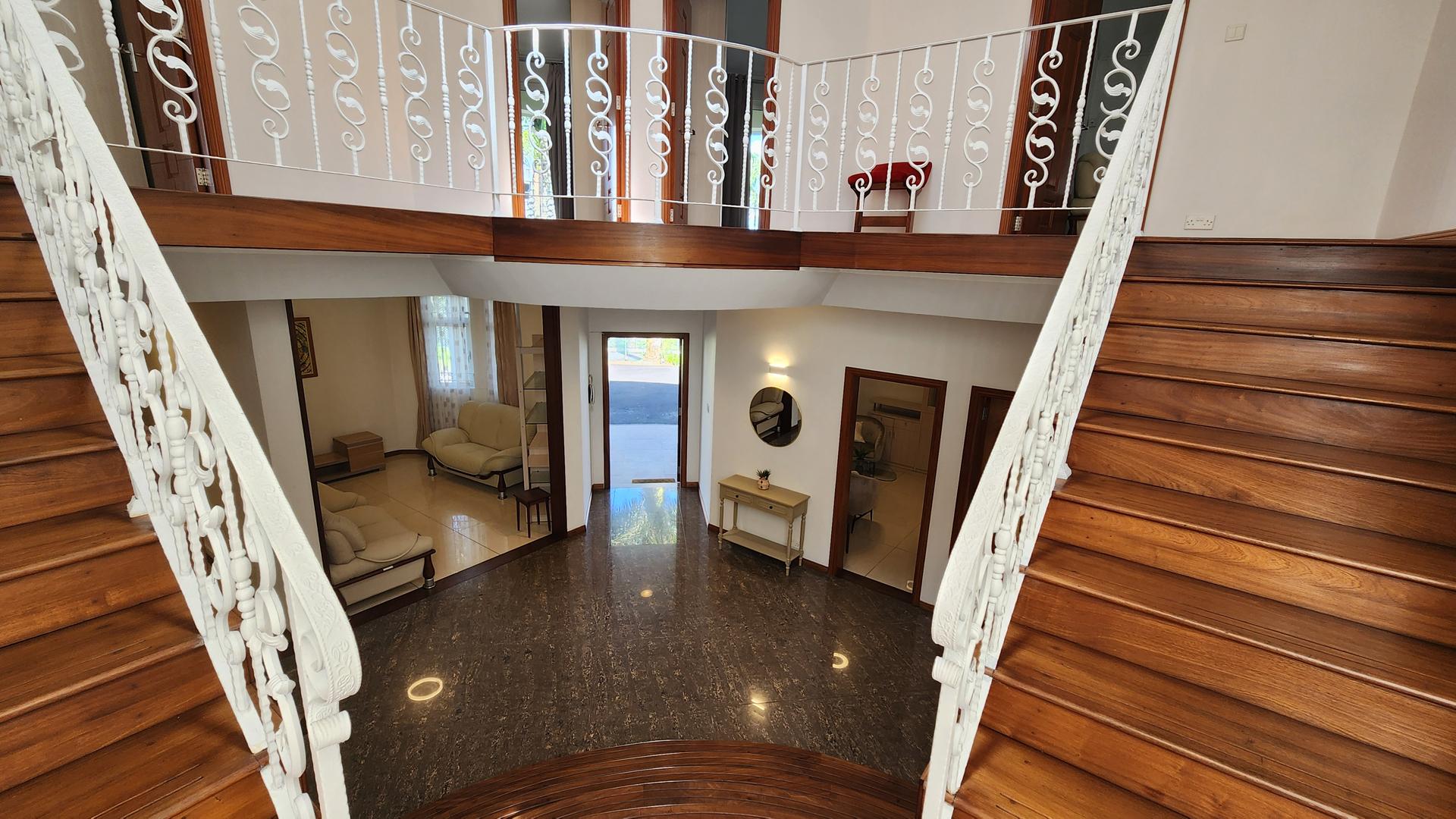 Villa Montcrest — 19
