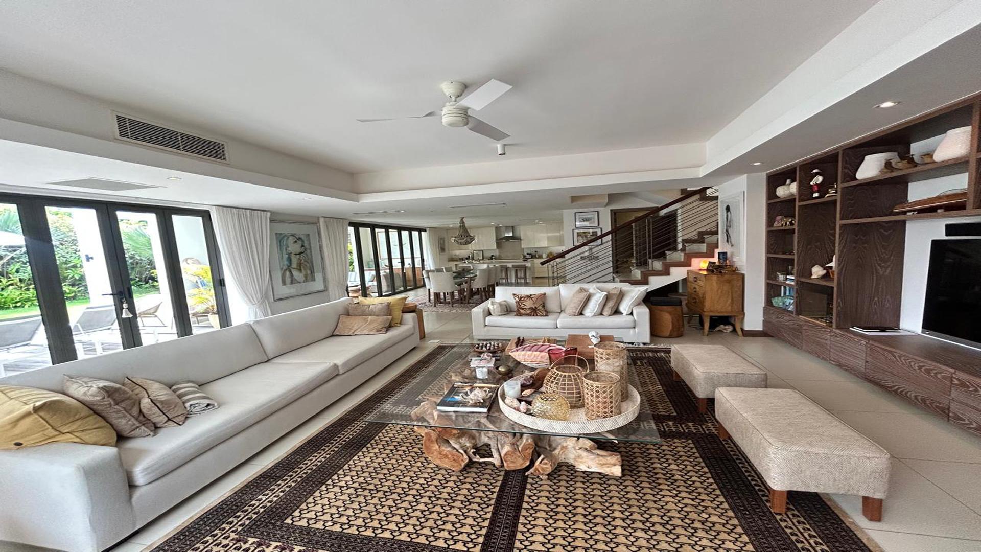 Le Rivage -pocket listing — 2