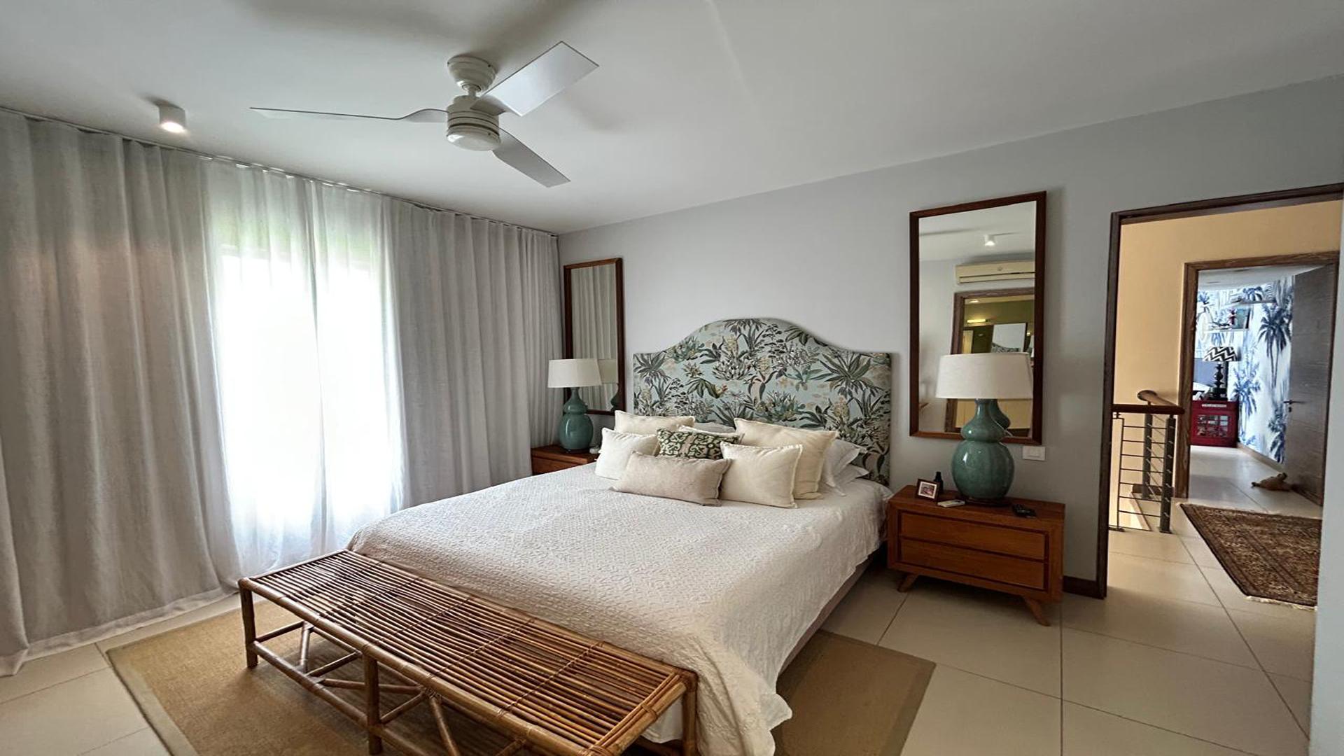 Le Rivage -pocket listing — 7