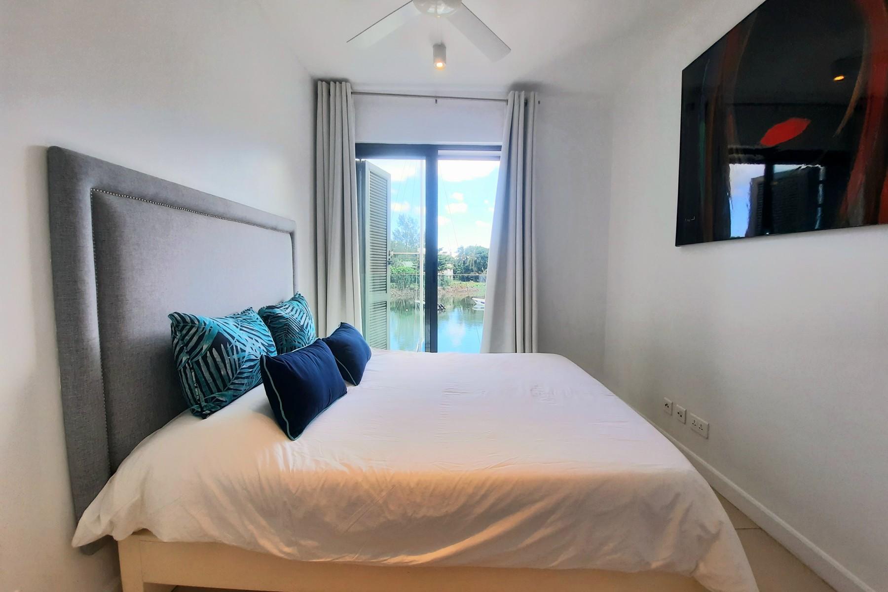Multiviews Marina Apartment — 11