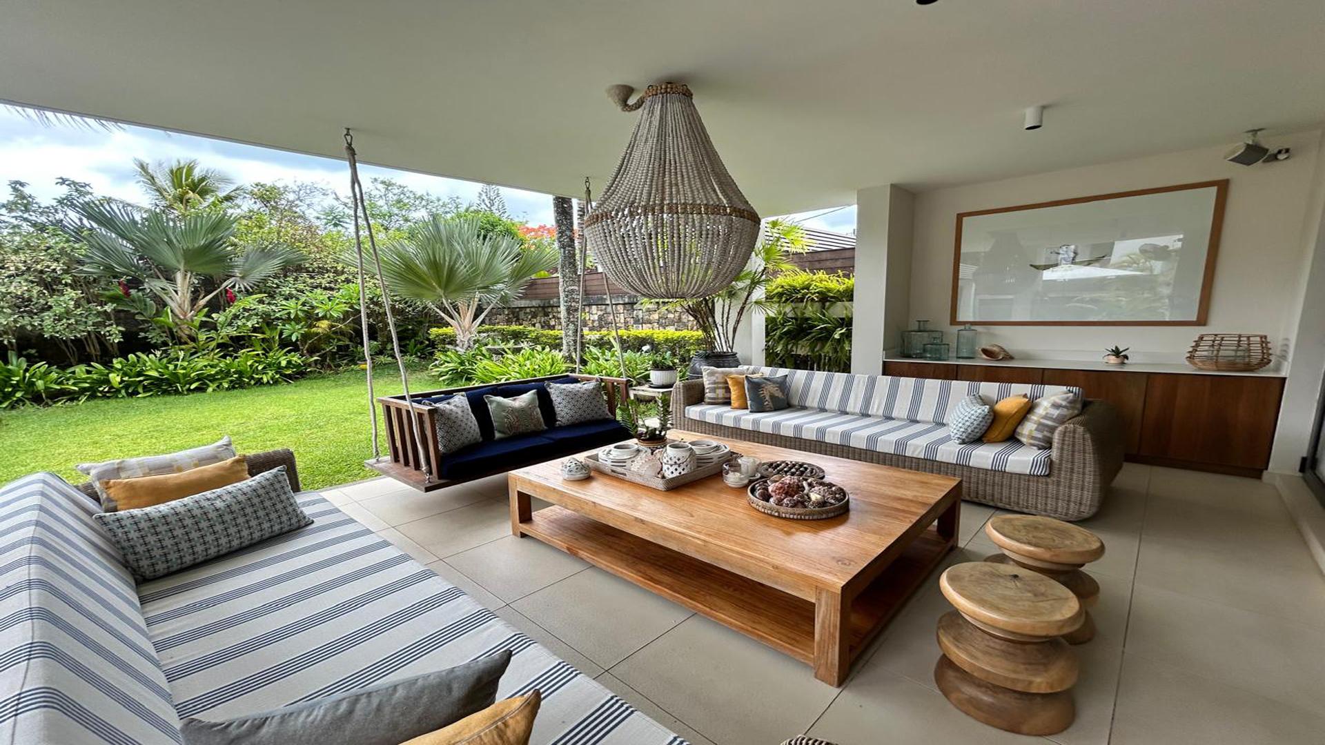 Le Rivage -pocket listing — 4