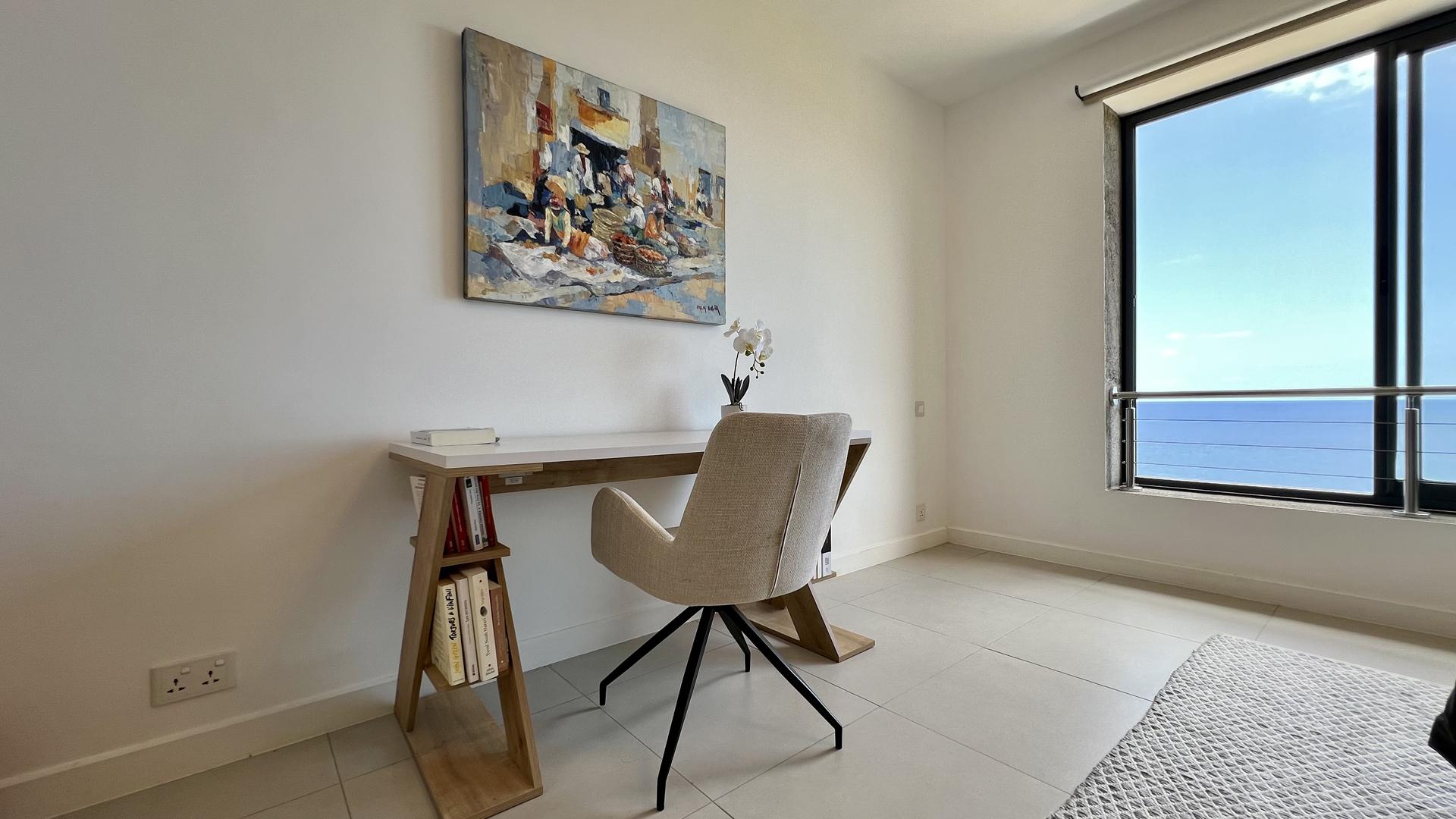 Luxury Seaview Living — 9