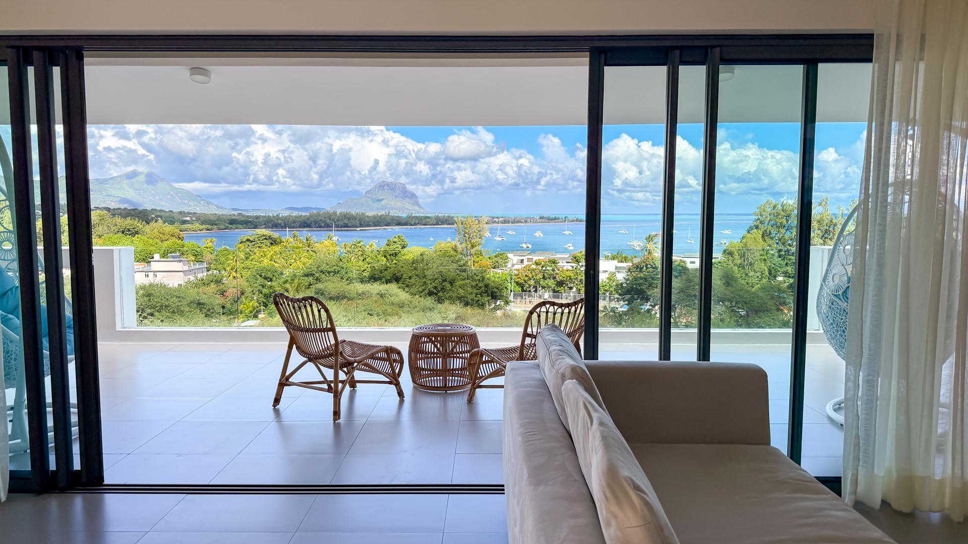  Sea View Spotlight — 10