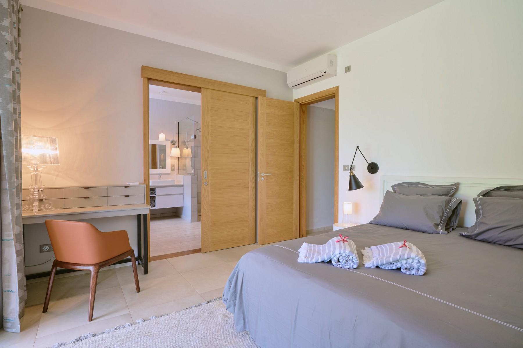 Mascarene Oceanfront Apartment — 25