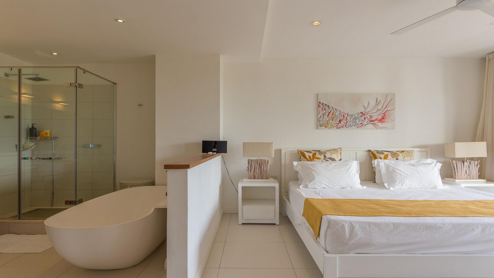 Blue Coast Ground Floor Waterfront apartment, West Island Resort — 9