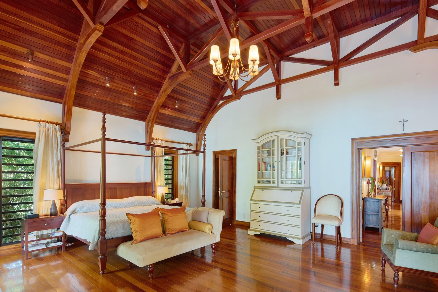 Luxury Family Waterfront Villa — 19