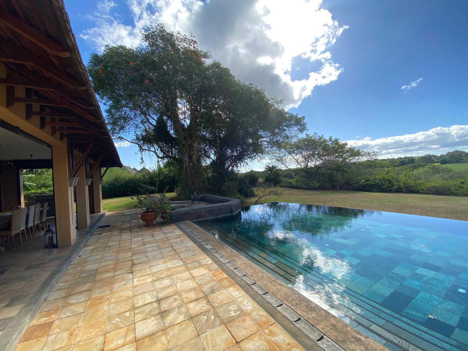 VILLA ON THE 18TH  — 16