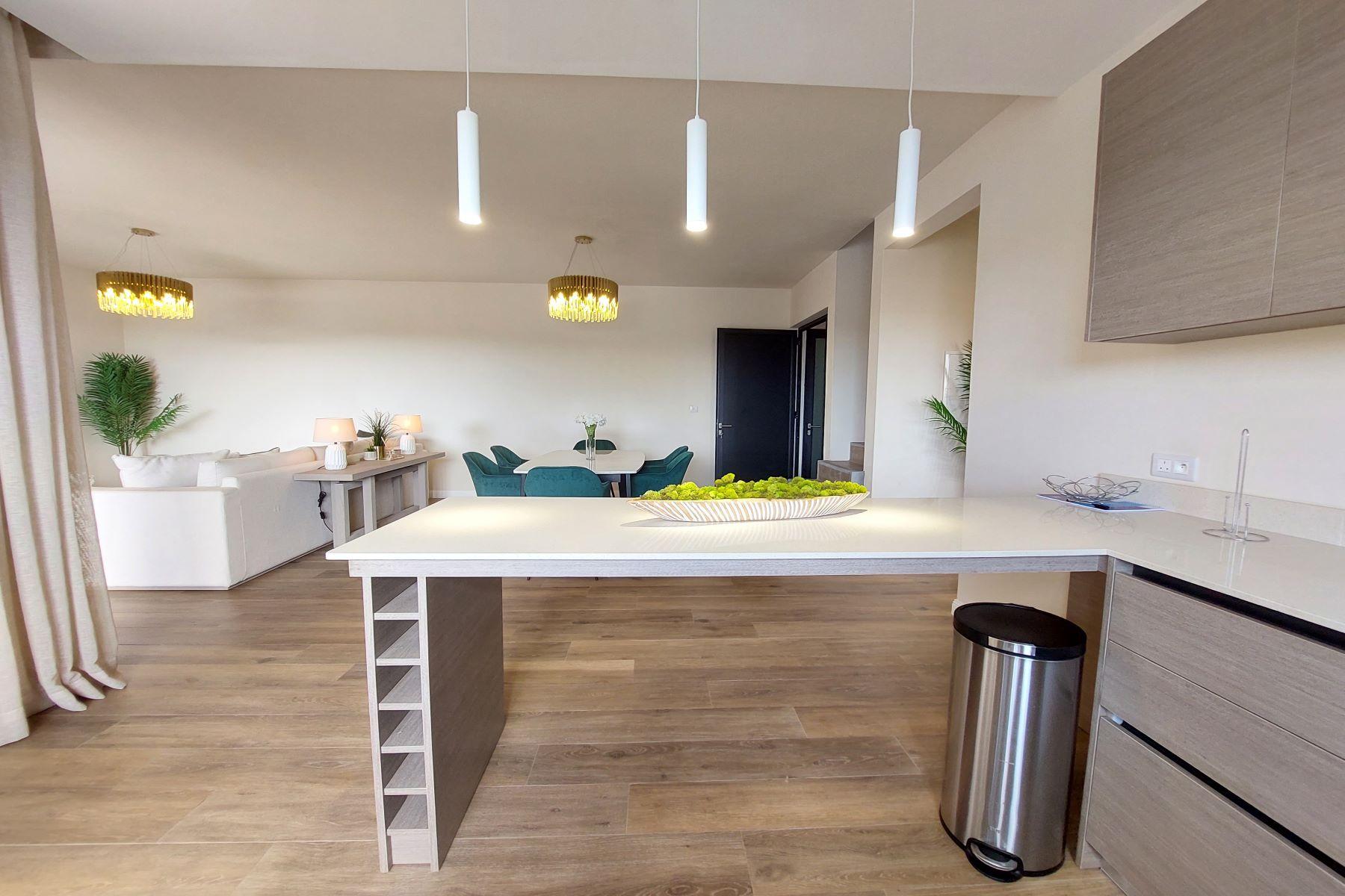The Ritz Apartment  — 8